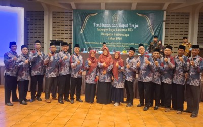 TINGKATKAN MUTU DAN TATA KELOLA PENDIDIKAN KEPALA MADRASAH KABUPATEN TASIKMALAYA MENGIKUTI RAPAT KERJA
