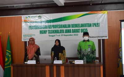 KEPALA MTS SERBA BAKTI SAMBUT HANGAT PESERTA PKB MGMP BAHASA INDONESIA