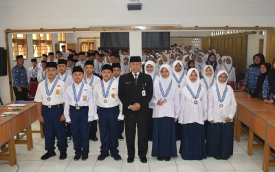 Khidmat dan Penuh Makna, MTs Serba Bakti Gelar Acara Pengukuhan Peserta Didik Baru Tahun Pelajaran 2025/2026