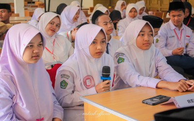 SEMARAK HUT KE-81 RI, MTs SERBA BAKTI AWALI RANGKAIAN LOMBA DENGAN SEMANGAT KEBANGSAAN