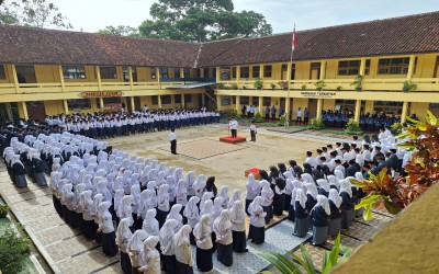 Upacara Hari Pahlawan di MTs Serba Bakti: Momentum Meneladani Semangat Juang Para Pahlawan