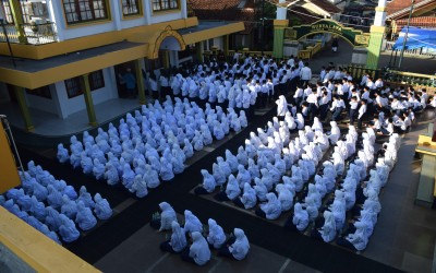 Mengawali Tahun Pelajaran Baru, MTs Serba Bakti Pontren Suryalaya Laksanakan Ngaras dan Ziarah