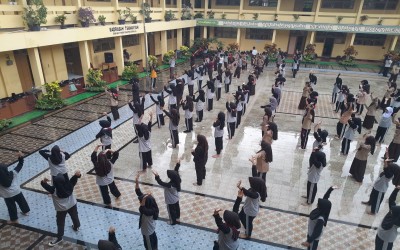 MTs Serba Bakti Gelar Latihan Senam Pramuka Diperkuat Mahasiswa IAILM Suryalaya