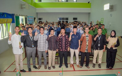 SEMINAR LITERASI PENDIDIKAN DAN SOSIALISASI PEMBUATAN BUKU KARYA PELAJAR MADRASAH KABUPATEN TASIKMALAYA (Gapura Rasa, Waluya Karsa : Menanam Karakter, Menuai Karya, Menuju Generasi Waluya)